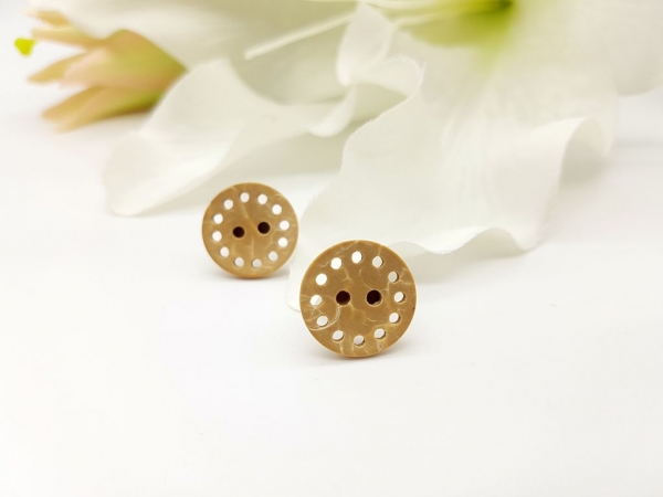 Kokosnuss Knopf Ohrstecker mit Lochmuster